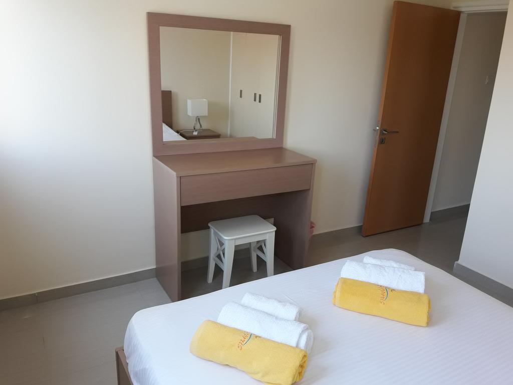 32 Hill Court Apartment ลาร์นาคา ภายนอก รูปภาพ